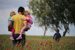Jak radzić sobie z trudnymi momentami w życiu dziecka?